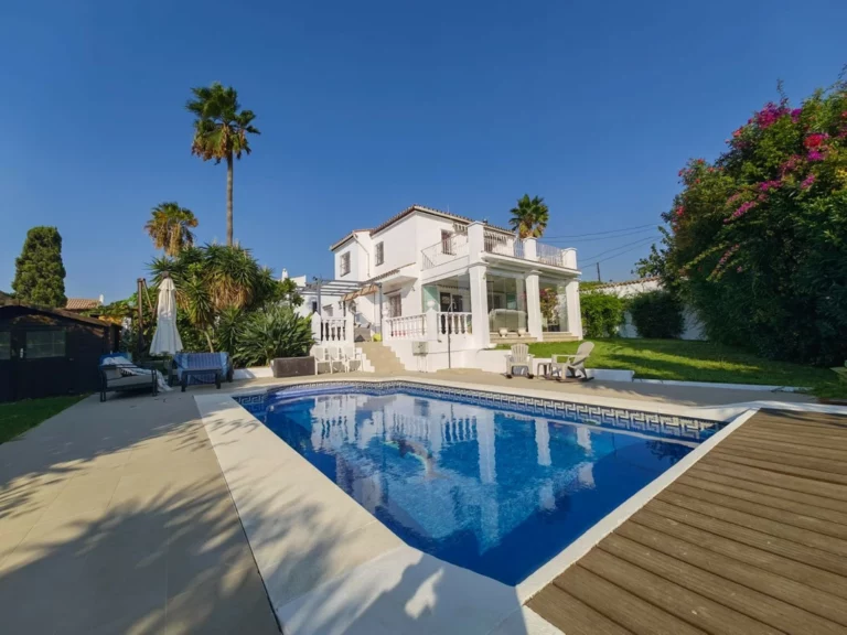 R5143135 | Detached Villa in Estepona – 4 beds, 4 baths