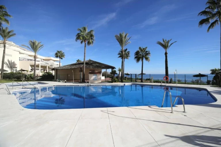 R5106127 | Ground Floor Apartment in Estepona – 3 beds, 2 baths