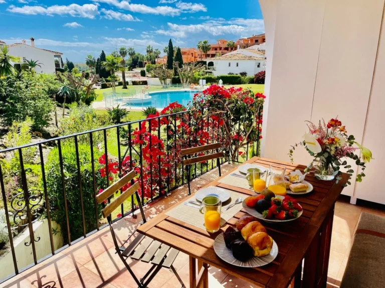 R4992121 | Top Floor Apartment in El Paraiso – 2 beds, 2 baths