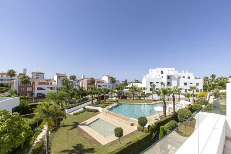 R5121592 | Top Floor Apartment in El Paraiso – 2 beds, 2 baths