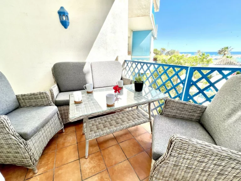 R5006053 | Middle Floor Apartment in Estepona – 2 beds, 2 baths