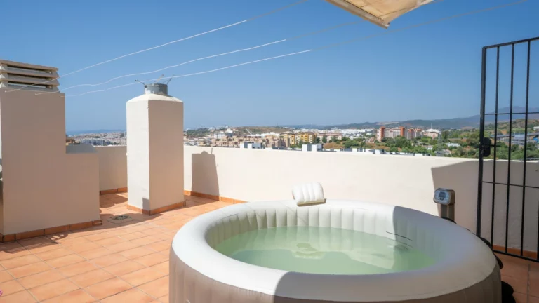 R5139172 | Penthouse Duplex in Estepona – 3 beds, 2 baths