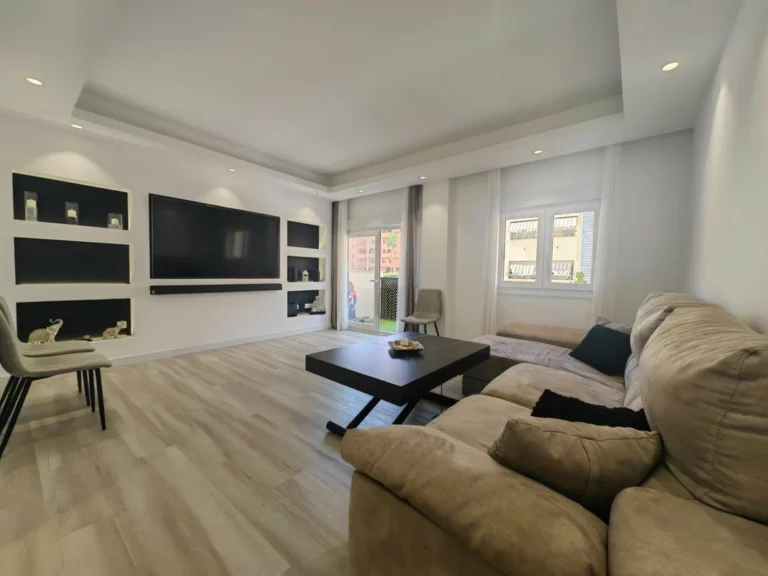 R5125885 | Middle Floor Apartment in Estepona – 3 beds, 2 baths