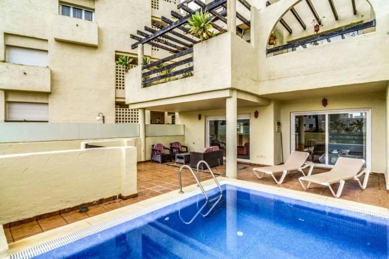 R4986847 | Ground Floor Apartment in El Paraiso – 3 beds, 3 baths