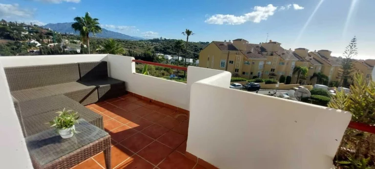 R4986850 | Middle Floor Apartment in Bel Air – 2 beds, 2 baths