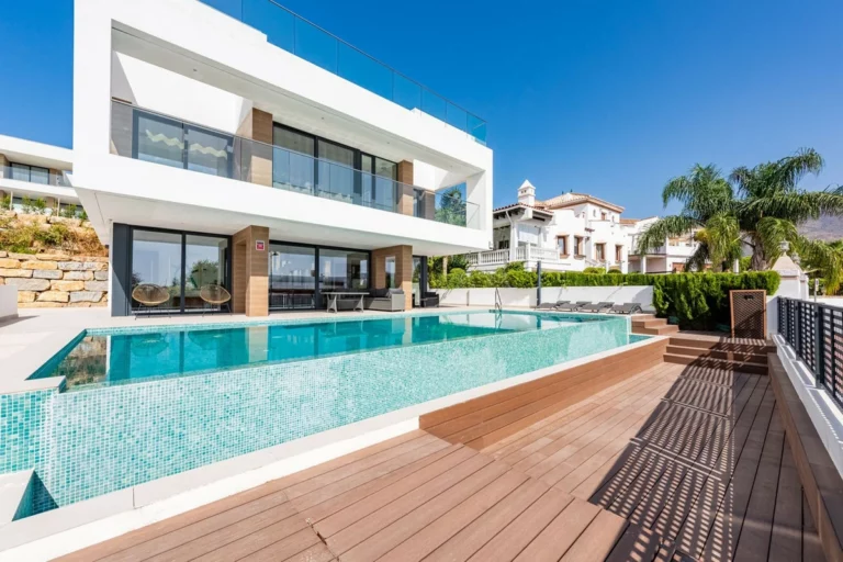 R5139001 | Detached Villa in Estepona – 3 beds, 4 baths