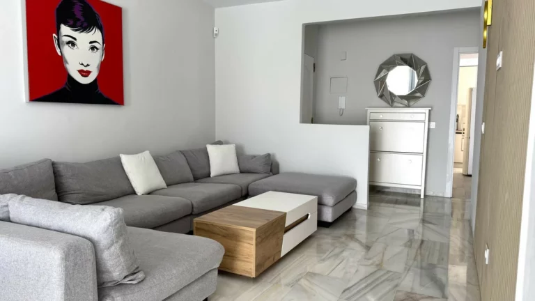 R5119675 | Penthouse in Bel Air – 3 beds, 2 baths