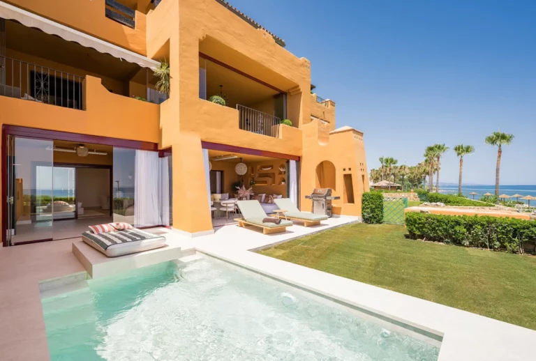 R5143360 | Ground Floor Apartment in Estepona – 4 beds, 3 baths