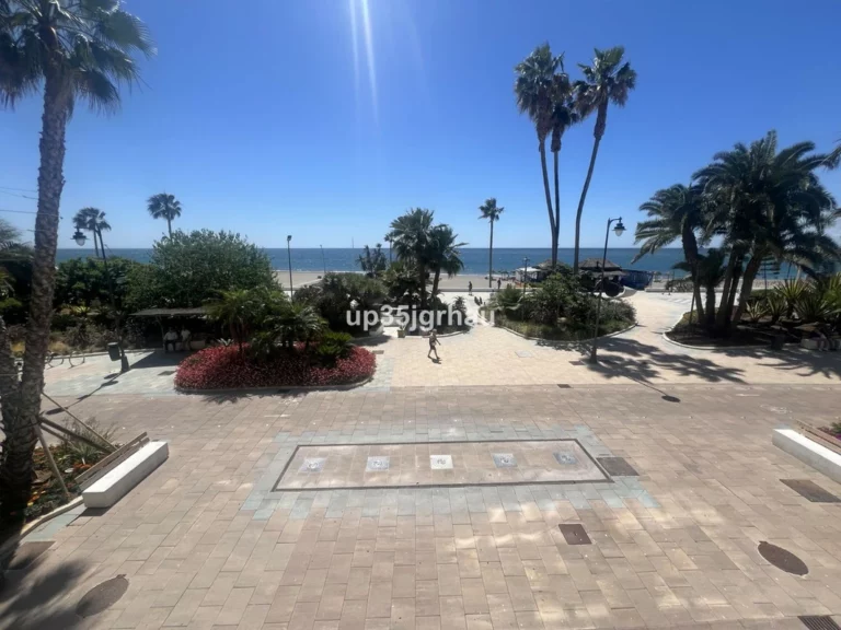 R5062648 | Middle Floor Apartment in Estepona – 2 beds, 2 baths