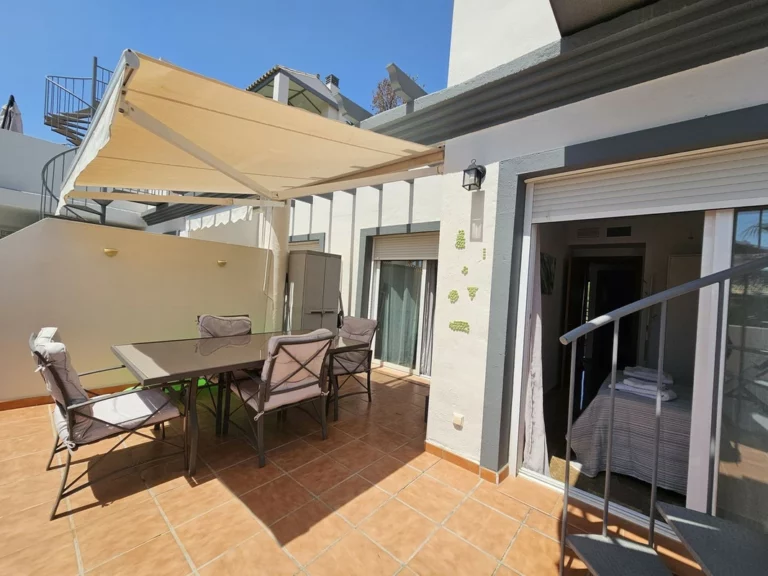 R4994044 | Top Floor Apartment in Estepona – 2 beds, 1 baths