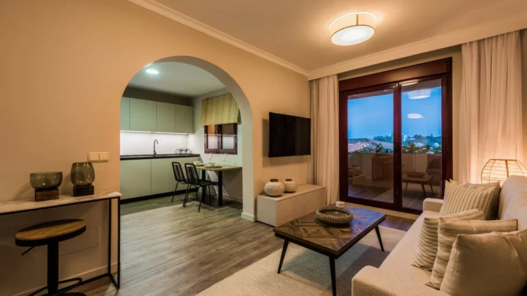 R4991704 | Top Floor Apartment in El Paraiso – 2 beds, 2 baths