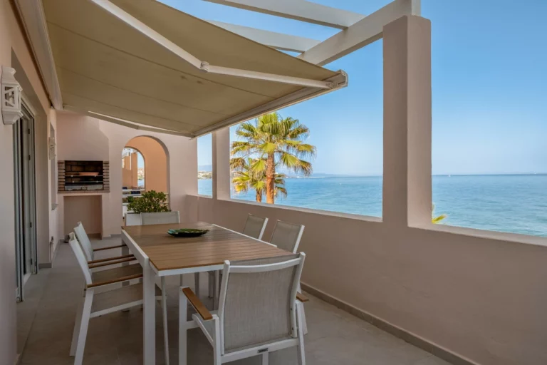 R5107930 | Middle Floor Apartment in Estepona – 3 beds, 2 baths