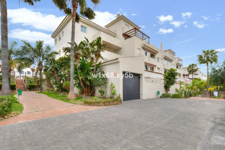 R5012896 | Penthouse Duplex in Estepona – 2 beds, 2 baths