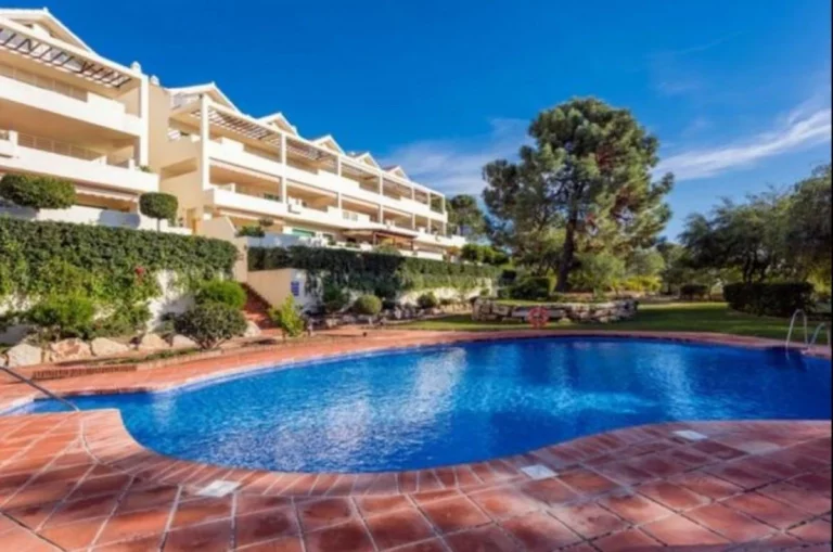 R5130625 | Middle Floor Apartment in Selwo – 2 beds, 2 baths