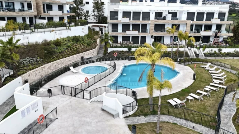 R4943317 | Penthouse in Estepona – 3 beds, 2 baths