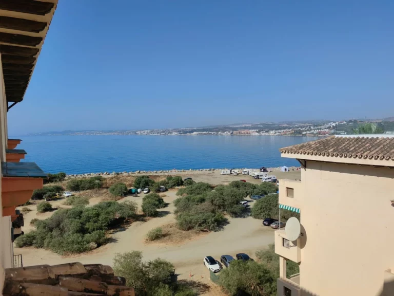 R5144950 | Middle Floor Apartment in Estepona – 3 beds, 2 baths