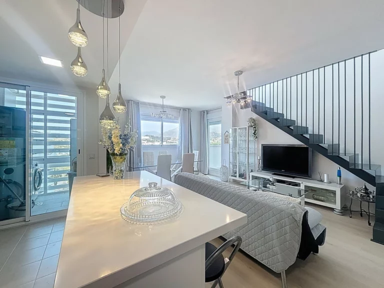 R5146240 | Penthouse in Estepona – 3 beds, 3 baths