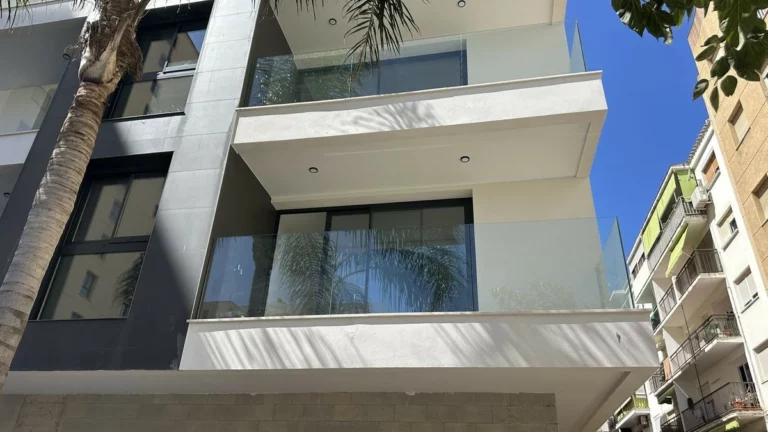 R5137840 | Middle Floor Apartment in Estepona – 2 beds, 2 baths