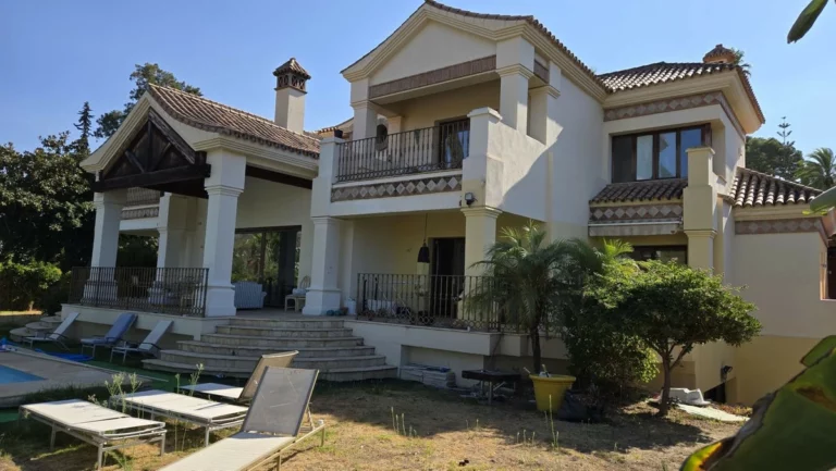 R5145913 | Detached Villa in El Paraiso – 6 beds, 5 baths