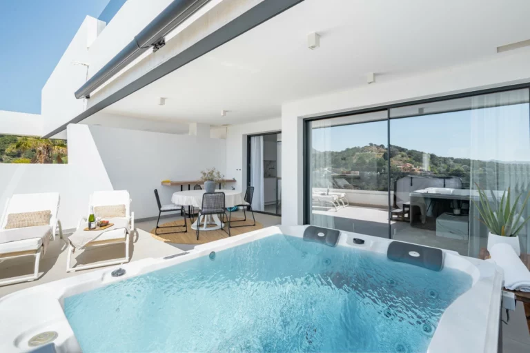 R4954591 | Penthouse in Estepona – 2 beds, 2 baths