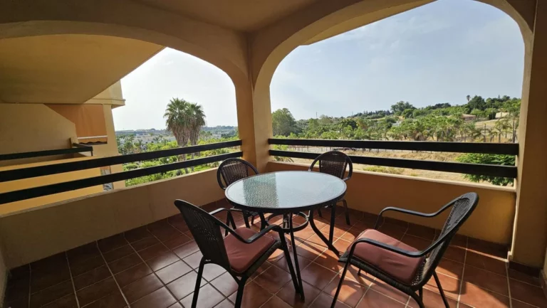 R5131432 | Middle Floor Apartment in Selwo – 2 beds, 2 baths