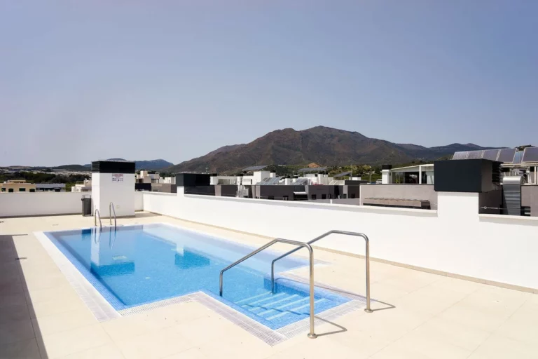 R5139097 | Middle Floor Apartment in Estepona – 3 beds, 2 baths