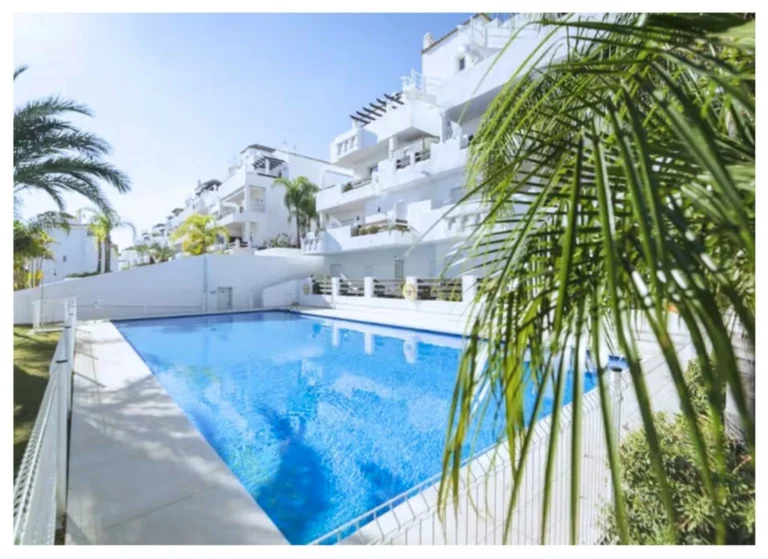 R5143276 | Ground Floor Apartment in Estepona – 3 beds, 2 baths