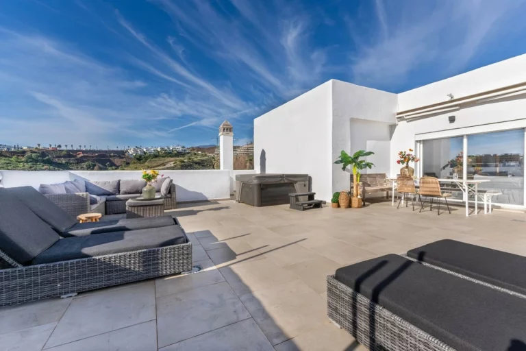 R5025922 | Penthouse Duplex in Estepona – 4 beds, 2 baths