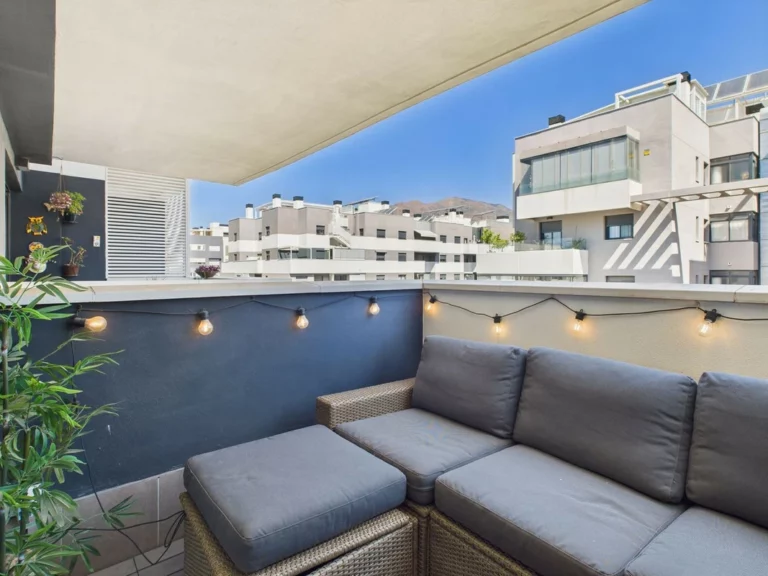 R5137942 | Middle Floor Apartment in Estepona – 2 beds, 2 baths