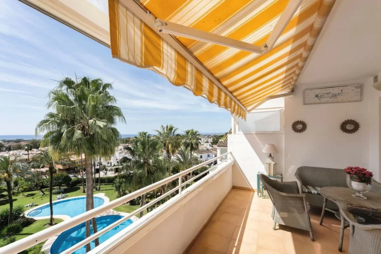 R5141644 | Top Floor Apartment in Estepona – 2 beds, 2 baths