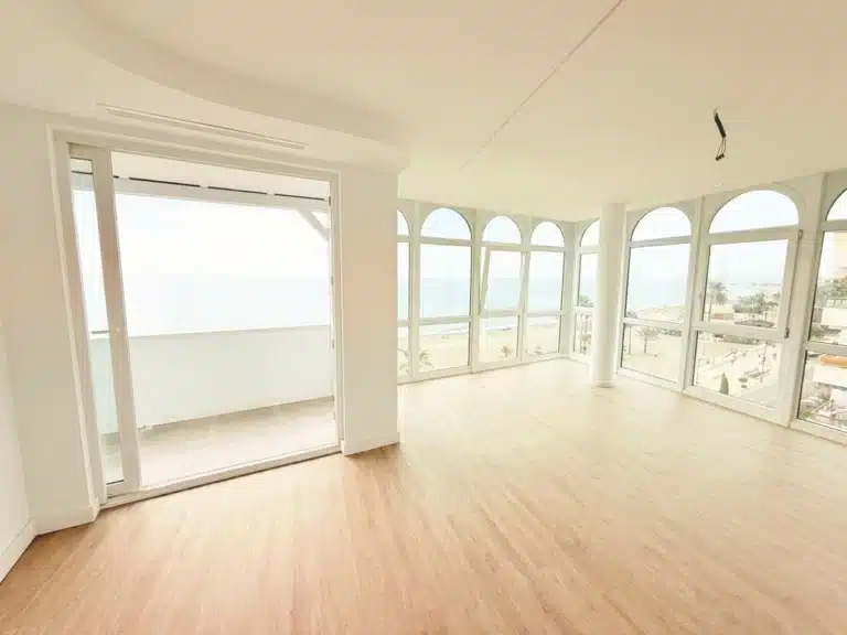 R5164687 | Middle Floor Apartment in Estepona – 3 beds, 2 baths