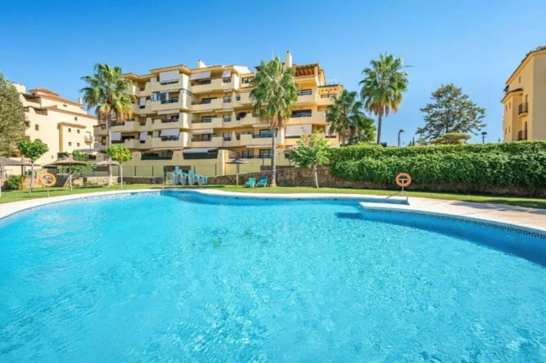 R5160181 | Ground Floor Apartment in Estepona – 2 beds, 2 baths