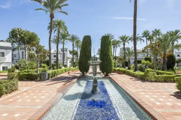 R5170000 | Ground Floor Apartment in Estepona – 3 beds, 4.5 baths