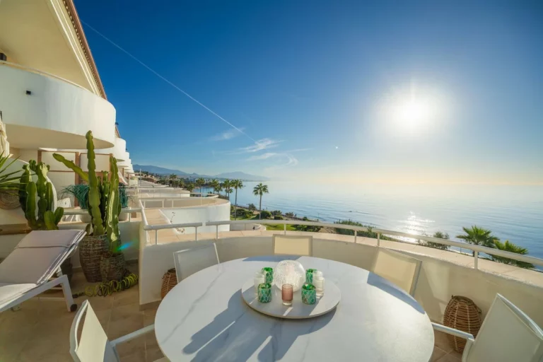 R5159263 | Penthouse in Estepona – 3 beds, 3 baths