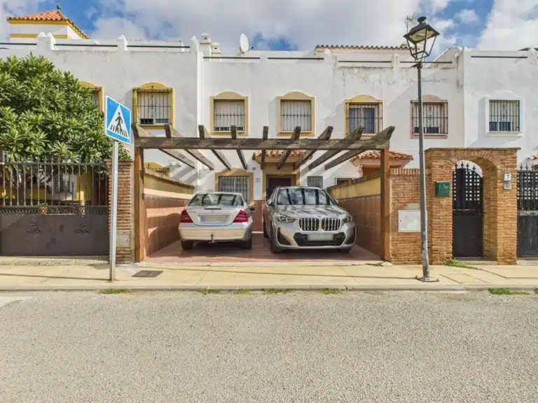 R5163877 | Townhouse in Estepona – 3 beds, 2.5 baths