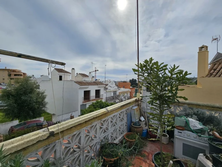R4949641 | Semi-Detached House in Estepona – 5 beds, 2 baths