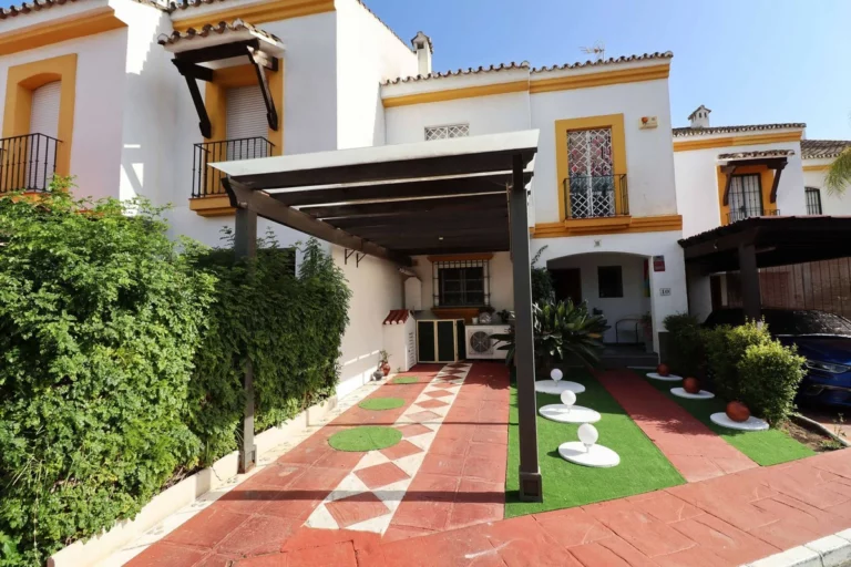 R4880860 | Townhouse in Estepona – 4 beds, 3.5 baths