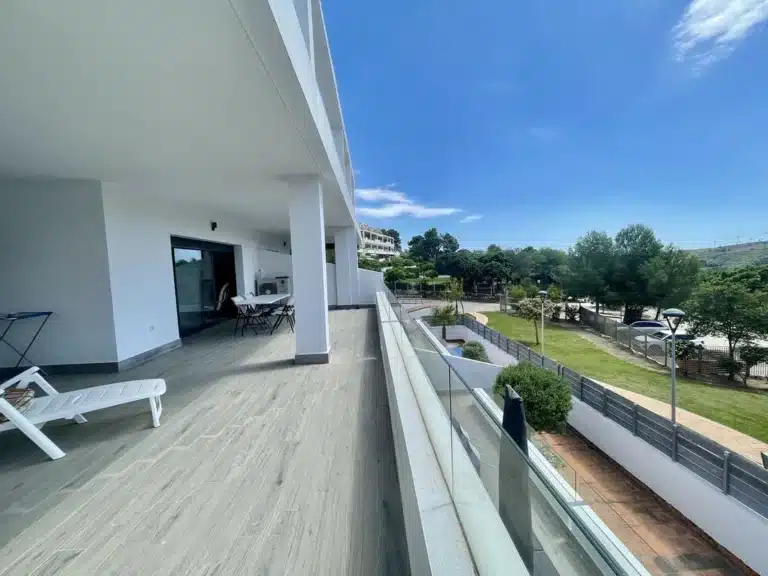 R5017906 | Middle Floor Apartment in Estepona – 2 beds, 2 baths