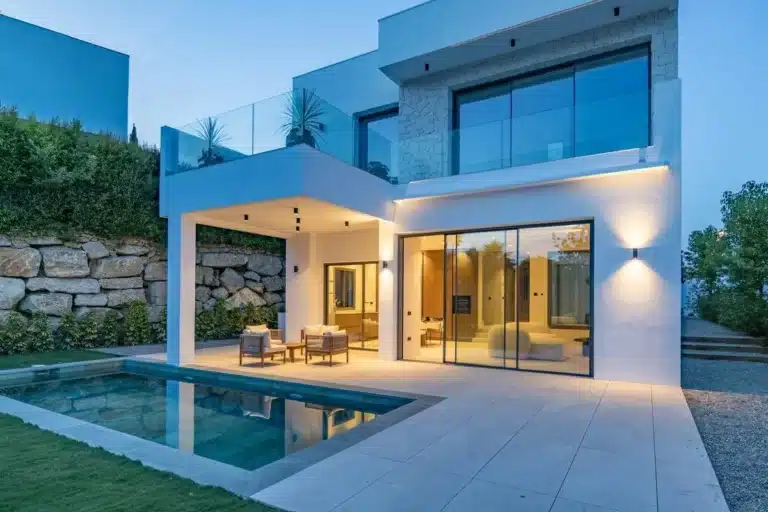 R5168998 | Detached Villa in Estepona – 4 beds, 4 baths