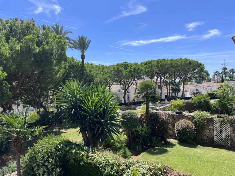 R5147416 | Middle Floor Apartment in El Paraiso – 2 beds, 2 baths