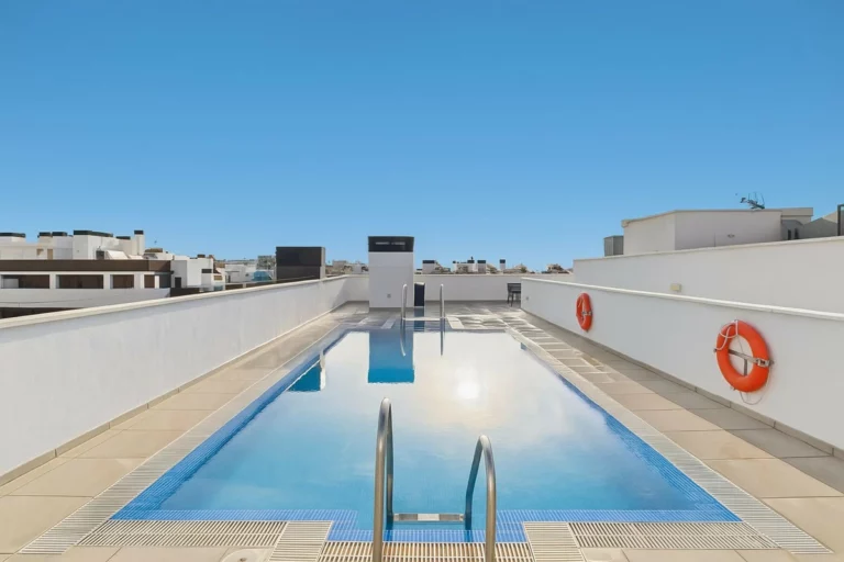R5137942 | Middle Floor Apartment in Estepona – 2 beds, 2 baths