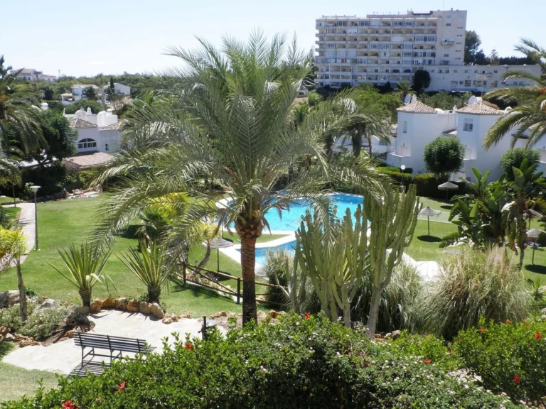 R5150092 | Townhouse in Estepona – 5 beds, 3 baths