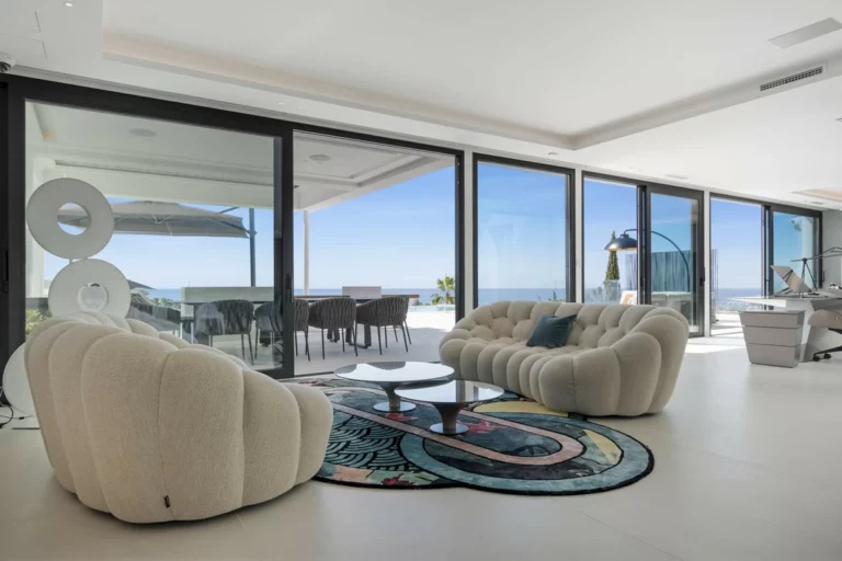 R4889542 | Detached Villa in El Paraiso – 6 beds, 8 baths