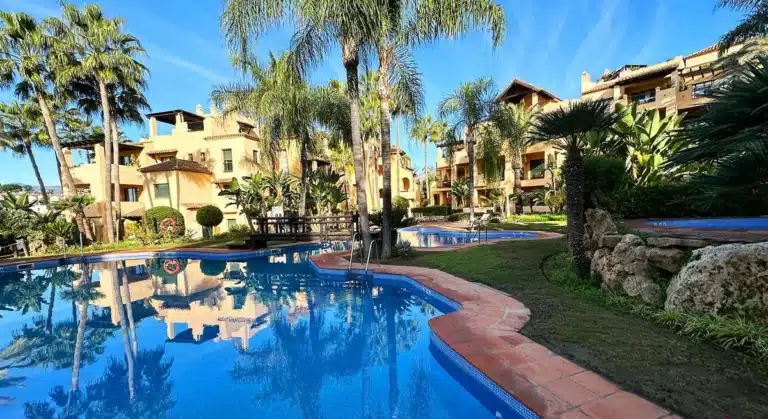 R5167384 | Ground Floor Apartment in Estepona – 3 beds, 2 baths