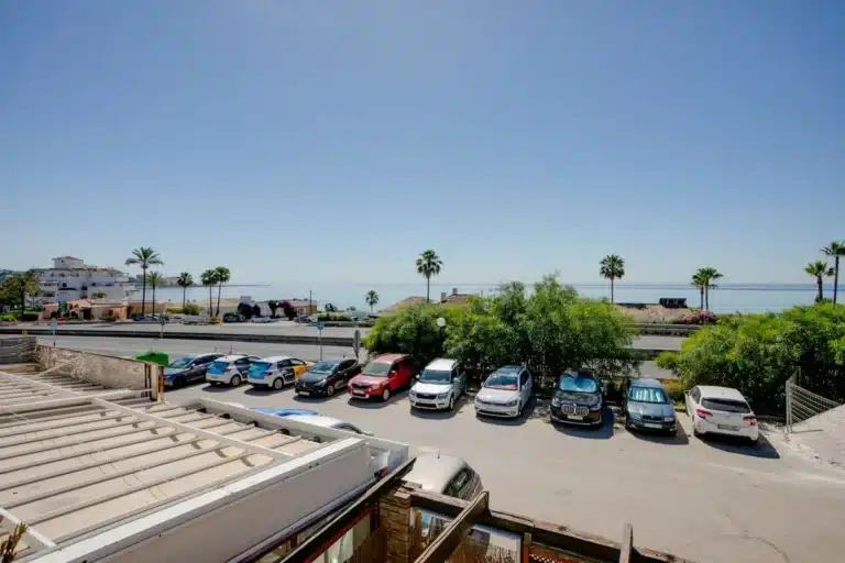 R5048164 | Top Floor Apartment in Estepona – 2 beds, 1 baths