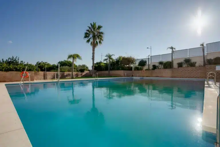 R4592857 | Middle Floor Apartment in Estepona – 2 beds, 2 baths
