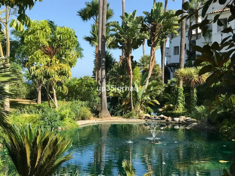 R5147797 | Middle Floor Apartment in Estepona – 2 beds, 2 baths