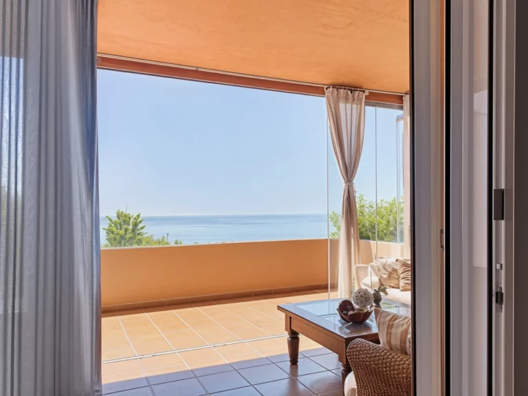 R5133667 | Townhouse in Estepona – 3 beds, 2.5 baths