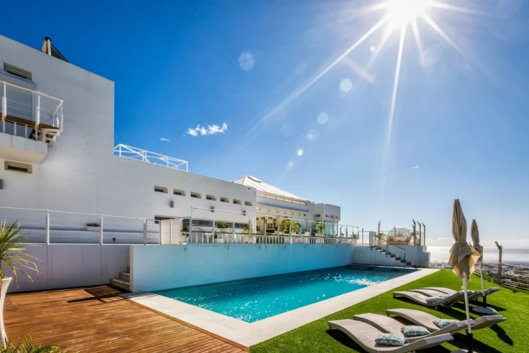 R5173648 | Detached Villa in Estepona – 6 beds, 6 baths