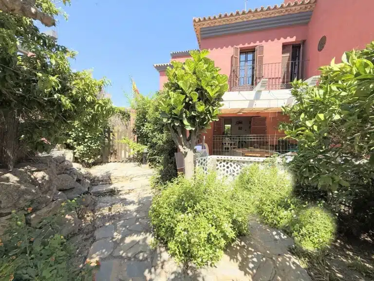 R5073772 | Townhouse in Estepona – 3 beds, 3 baths